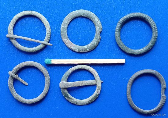 Кольцевидные пряжки.