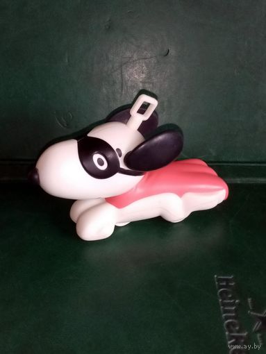 Собака Снупи в плаще 2018 МакДональдс