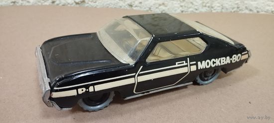Игрушка автомобиль Москвич Москва 80. Радуга, СССР