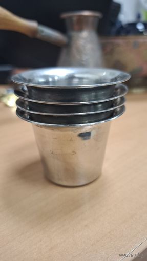 Стопки 4шт. производитель неизвестен. Из старого дома.