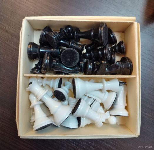 Винтажный набор шахмат .