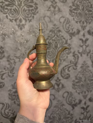 Латунный кувшин