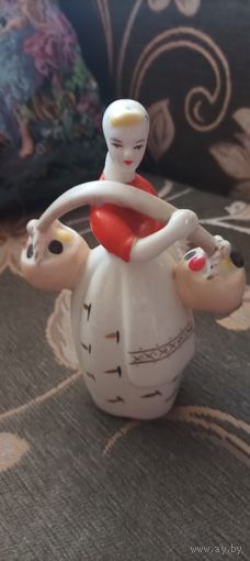 Девушка с грибами.