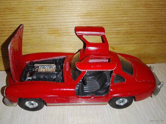 Винтаж.Модель Mercedes Benz 300.Англия.1/35