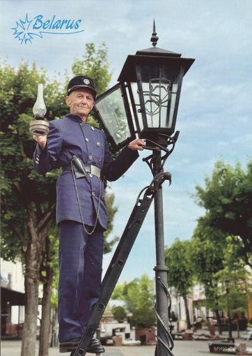 Беларусь 2025 Фонарщик на улице Советской в Бресте (к5)
