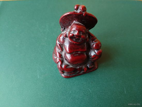 Фигурка нэцкэ.