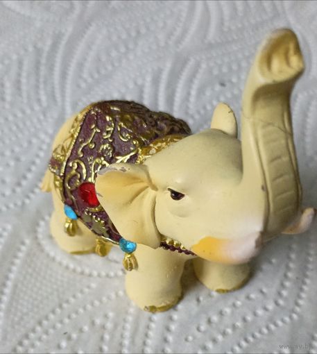 Фигурка слонёнок
