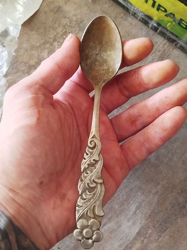 Старинная узорная ложка,серебрение