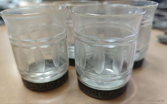 4 рюмки времен СССР. Мельхиоровое основание. Очень легкие