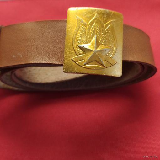 Ремень (с пряжкой) пионера СССР, длиной 1м, б/у, в  сохране....