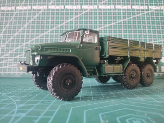 Масштабная модель УРАЛ-377 Бортовой Масштаб 1/43 AVD