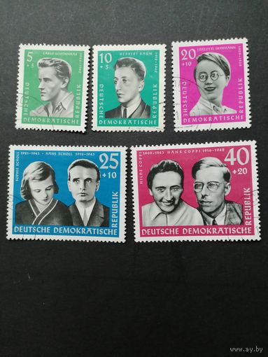 ГДР 1961 Полная серия марок "Строительство национального мемориала в Бухенвальде. Герои антифашисты" (гашение без клея с наклейками) Mi.849-853 каталог 7.50 евро