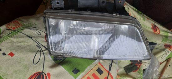 Фара правая для Peugeot 405