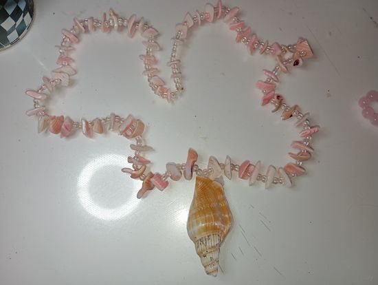 Бусы из ракушек , тяжёлые  .