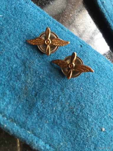 Советские  латунные  эмблемы из  примерно 50-х. цена  за пару. в идеале. редкий вариант  на закрутках.