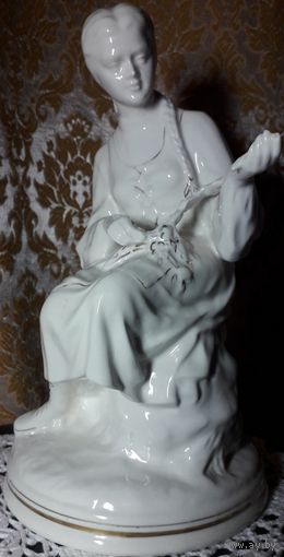 Статуэтка фарфоровая "Девушка с венком" МФФЗ, 50-е годы, 26 см, СССР