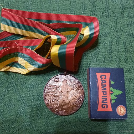 Лот спортивных медалей и значков из Литвы.