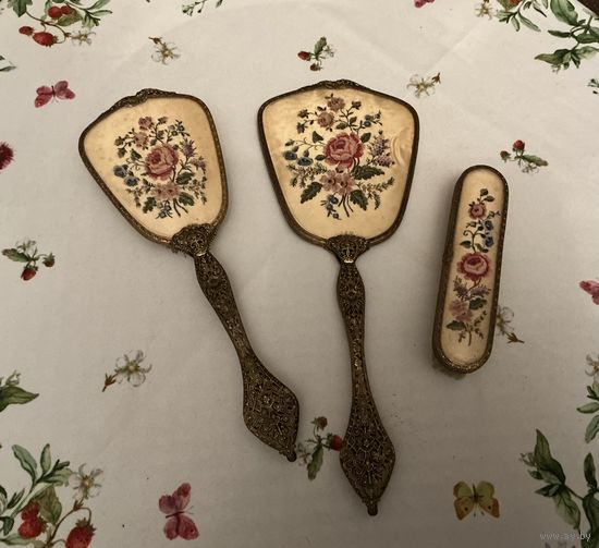 Туалетный набор Зеркало Расческа Щетка Цветы вышивка Англия 50-е г клеймо