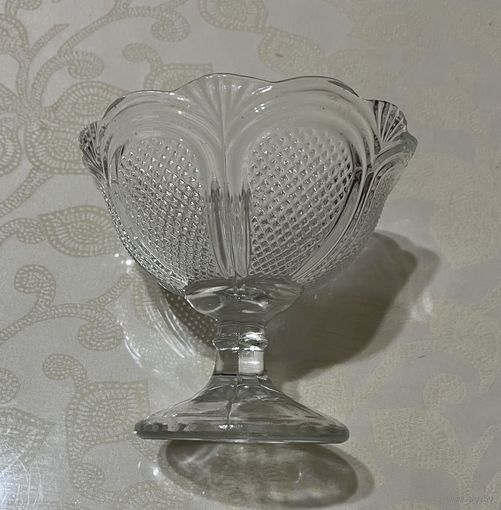 Конфетница. НЕМАН. Без дефектов! Высота 11.5 см. Диаметр 13,5 см.