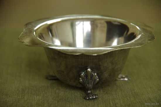 Ваза с серебрением ( диаметр 13 см , высота 5 см )