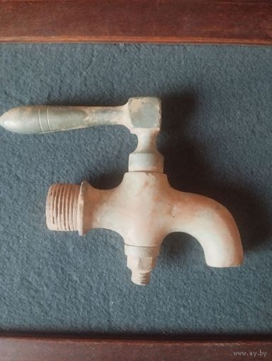 Старинный кран