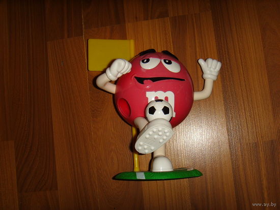 Диспенсер M&M's . Футболист