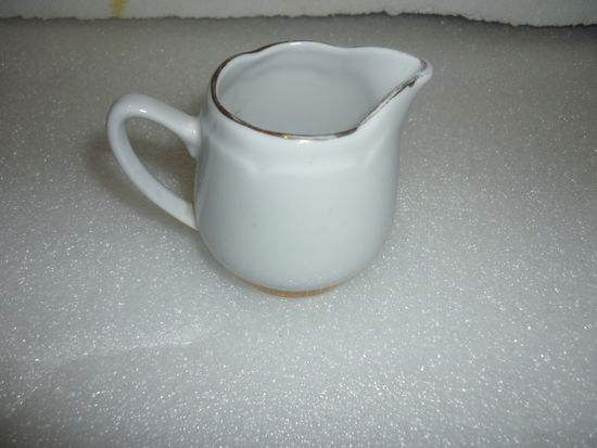 Небольшой Сливочник. Фарфор Рига СССР