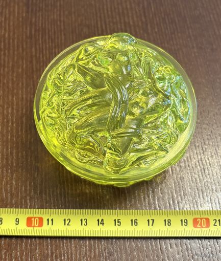 Шкатулка из уранового стекла . Производство Чехия