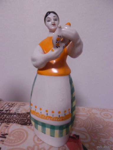 ДЕВУШКА С КУМАНЦОМ.КЛЕЙМО.