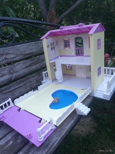 Роскошная вилла с бассейном. Игровой домик