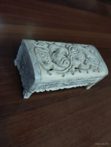 Шкатулка старая, миниатюрная. Кость.