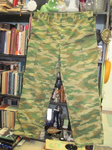Штаны камуфлированные на 52-54/4 размер.