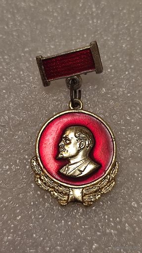 Знак значок Ленин,200 лотов с 1 рубля!!!