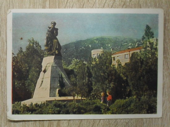 ЧИСТАЯ ОТКРЫТКА СССР. "ПЯТИГОРС. ПЯМЯТНИК М.Ю. ЛЕРМОНТОВУ"  1956 год.