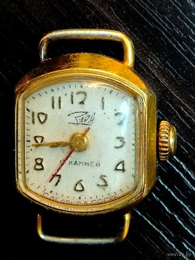 Винтажные наручные часы Заря , корпус AU механизм 17 рубиновых камней , работоспособность не известна , сделано в СССР
