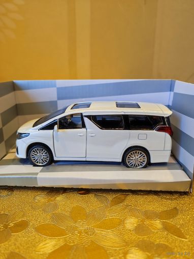 Toyota Alphard. 1:43
