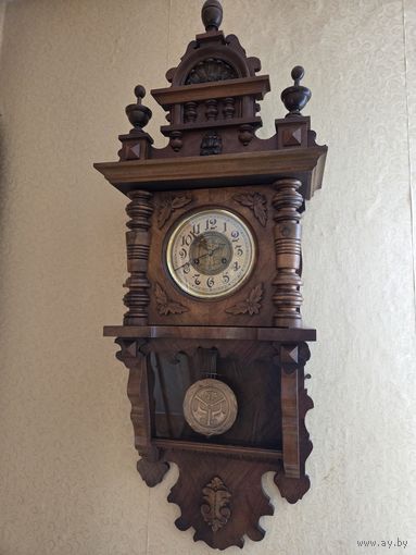 Старинные настенные часы с боем