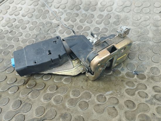 Замок двери передней левой Mitsubishi Carisma