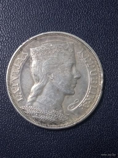 5 лат 1931 года. Латвия. Серебро 835. Монета не чищена.