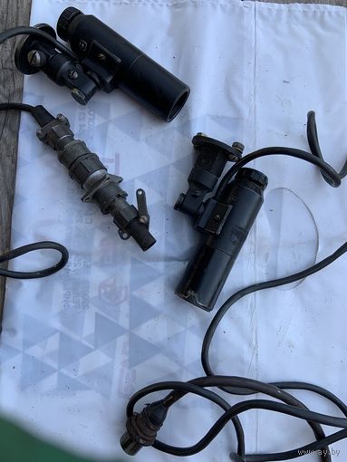 Приборная подсветка и её отдельные  элементы советского  периода. Один элемент с красным а второй с зелёными  стёклами!