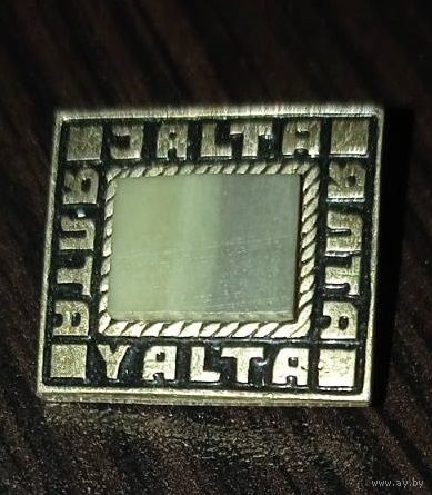 Ялта. Алюминий, каменная вставка, застёжка.