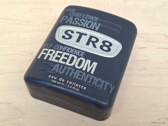 Коробка железная,стильная ,Барильефная надпись,1980-х,тяжелая.