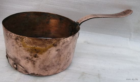 Небольшой медный ковш, кастрюлька. Конец позапрошлого века.  Как есть.