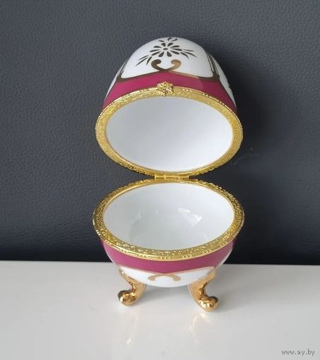 Шкатулка винтажная в форме яйца на замке. Япония