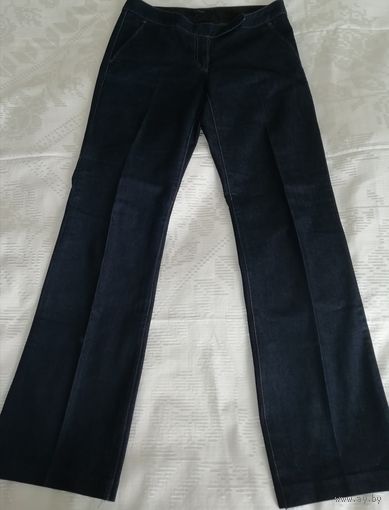 Идеальные классические фирменные джинсы из добротного тёмно-синего джинса(без потёртостей), размер 42-44.