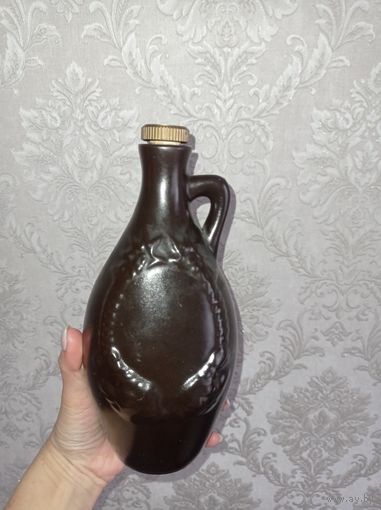 Бутылка керамика, штоф с ручкой.
