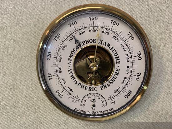 Барометр Aneroid в деревянном корпусе. Большой 21см!!! Не крашеный.