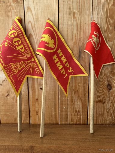 Флажки СССР. Деревянное древко. Цена за 3