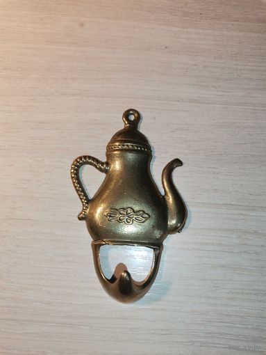 Латунный, декоративный крючок "Чайник".