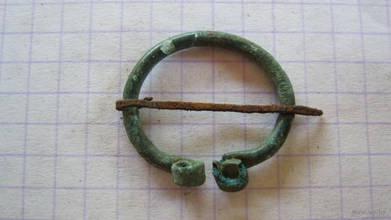 Застежка древняя (фибула). Бронза, литье.